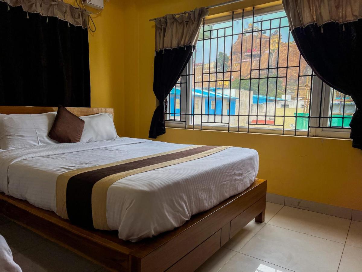 Le Hotel Host Tiruchirappalli Экстерьер фото