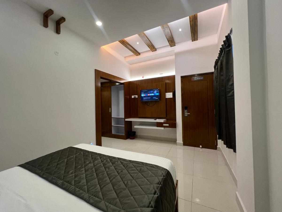 Le Hotel Host Tiruchirappalli Экстерьер фото